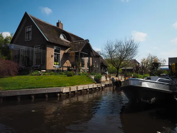 Giethoorn the city without roads is Venice of the Netherlands. — Stock Photo, Image