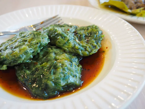 Пару цибулю китайського харчування пельмені, які популярні в Thaila — стокове фото