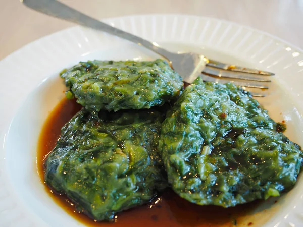 Пару цибулю китайського харчування пельмені, які популярні в Thaila — стокове фото