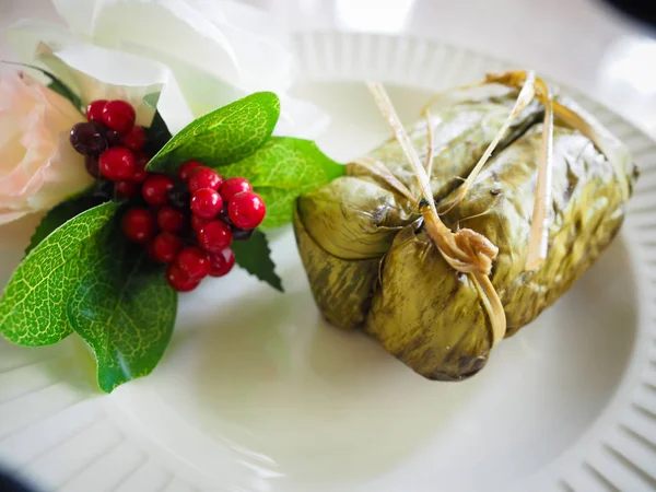 Kuzey Tayland için Yapışkan Pirinç Tatlı ile Muz