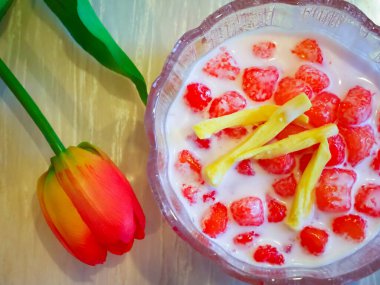 Tayland 'dan Hindistan cevizi sütlü yakut, yazın ana yemekten sonra yenir, çok lezzetlidir.