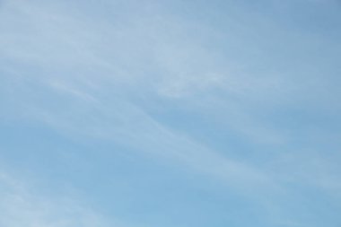 Bulutlu mavi gökyüzü arkaplanı.