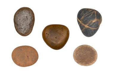 Beyaz arka plan üzerinde izole çakıl yığını.