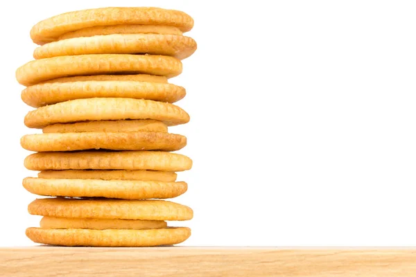 Cracker cremă de brânză izolată pe fundal alb . — Fotografie, imagine de stoc