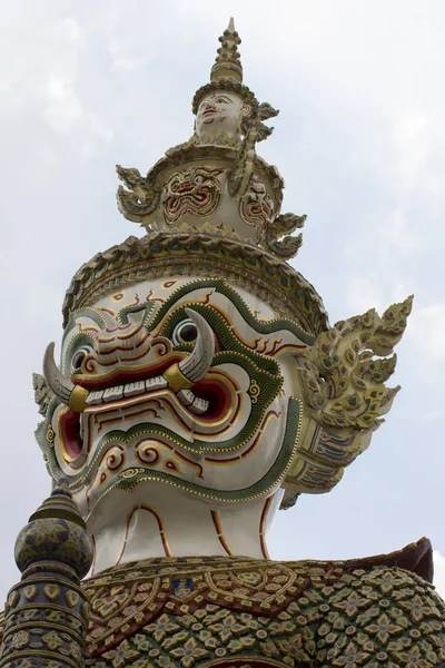 Witte demon voogd op wat phra kaew — Stockfoto