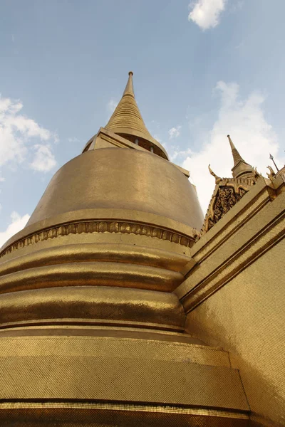 Thailändische Pagode im Königspalast ist wunderschön at wat phra kaew, t — Stockfoto