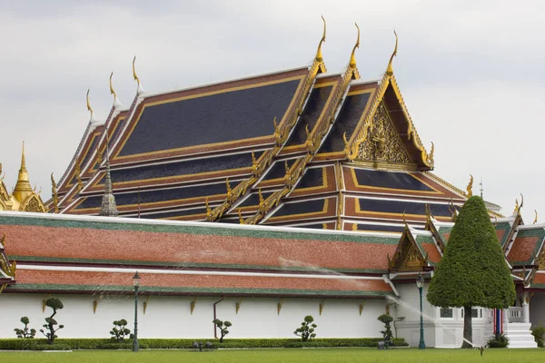 Thai tempel im großen palast, bangkok, thailand. — Stockfoto