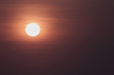 gökyüzü arka planda gündoğumu.