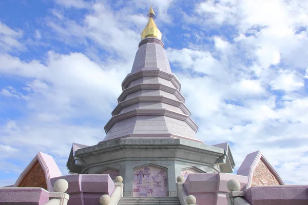 Phra Maha Dhatu Nabhapol Bhumisiri, pagode bij Doi Inthanon Nation — Stockfoto