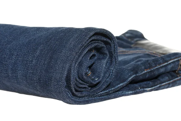 Primer plano del rollo de jeans aislado sobre fondo blanco — Foto de Stock