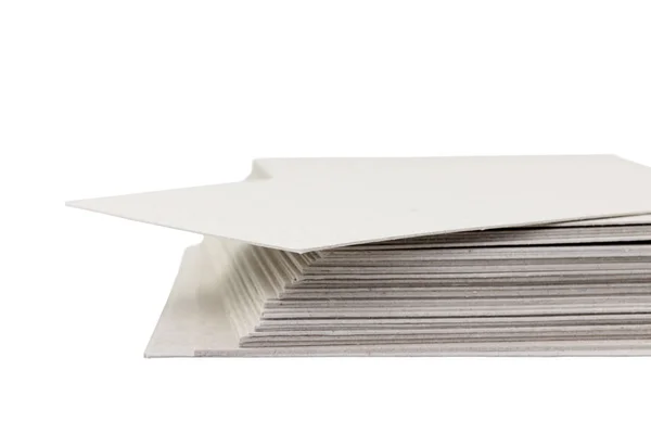 Gros plan de la pile de carton sur fond blanc — Photo