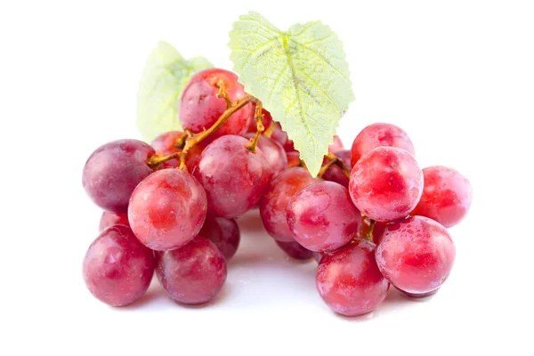 成熟的红葡萄，白色背景上 — 图库照片