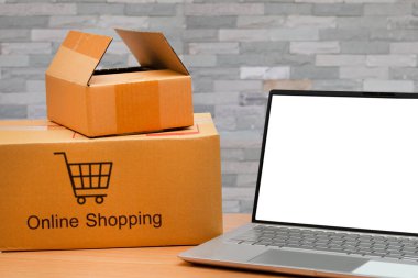 Evdeki küçük işletme KOBİ 'si için bilgisayarla online alışveriş. çevrimiçi iş ve E-ticaret.