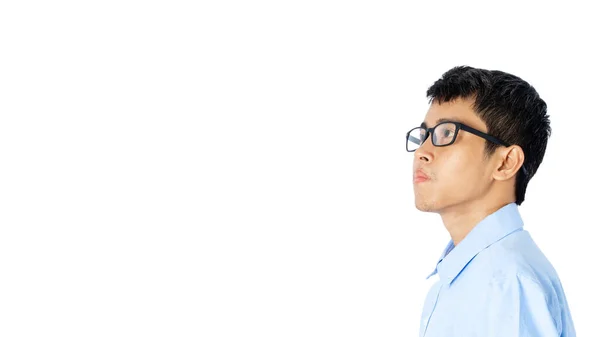 Азиатский Бизнесмен Синей Рубашке Очках Выглядит Изолированным Белом Фоне Копировальным — стоковое фото