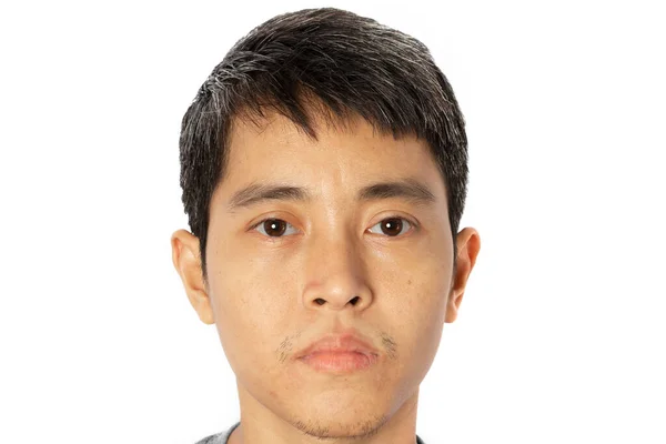 白い背景に顔の若いアジア人の男の閉鎖 — ストック写真