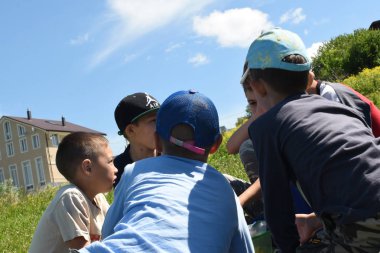 piknikte çocukların ilginç konuşma
