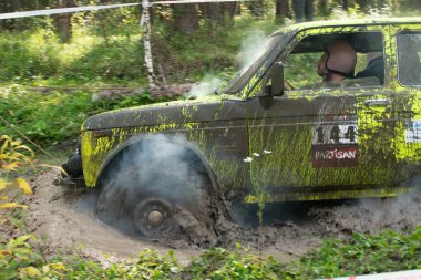 Yaz aylarında off-road yarışmalar, kir