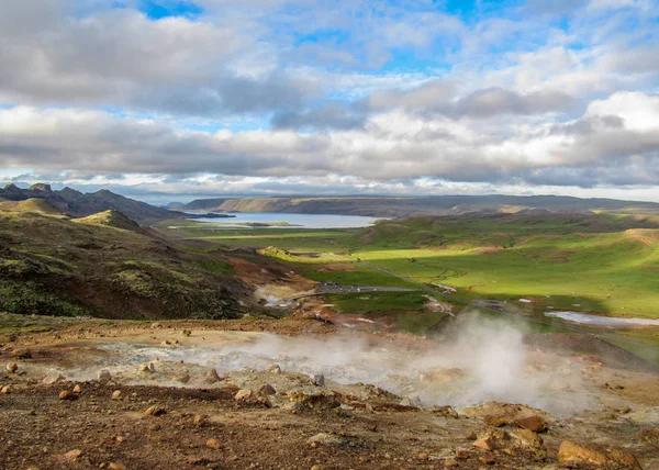 Piękny Krajobraz Geotermalnych Aktywny Obszar Jeziora Krysuvik Seltun Kleifarvatn Słoneczny — Zdjęcie stockowe
