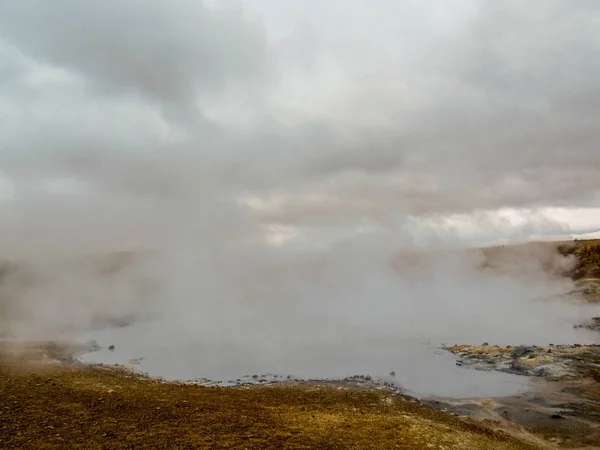 人気のあるレクリエーション地 Krysuvik 良い晴れた日に レイキャネス半島 世界ジオパーク アイスランド ヨーロッパの南西に地熱のアクティブな領域で Seltun の美しい風景 — ストック写真