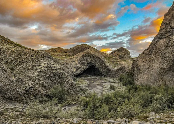 Espectacular Paisaje Atardecer Columnas Basalto Formaciones Únicas Que Yacen Todas —  Fotos de Stock