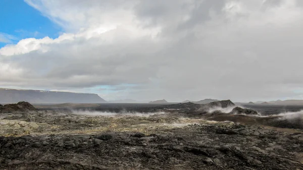 Dramatiska Landskap Panoramafoto Med Torr Hård Svart Lava Fortfarande Ångande — Stockfoto