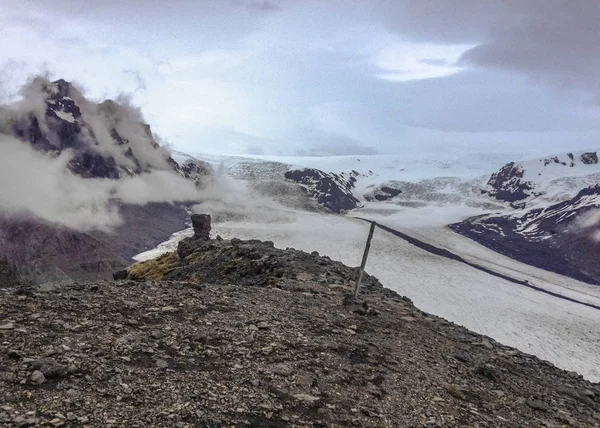 Storslagen Utsikt Över Skaftafellsjokull Glacier Molnig Sommardag Glaciären Spontar Med — Stockfoto