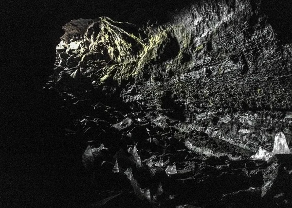 Schöne Und Ungewöhnliche Naturphänomene Lavafälle Hraunfossar Azur Wasser Sickert Durch — Stockfoto