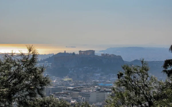 Mount Acropolis Pantheon Beyaz Binalar Mimari Dağ Ağaçlar Altın Deniz — Stok fotoğraf