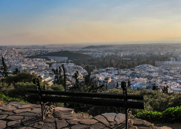 Kilátás Nyílik Athén Város Fölött Fehér Épületek Építészeti Hegy Fák — Stock Fotó