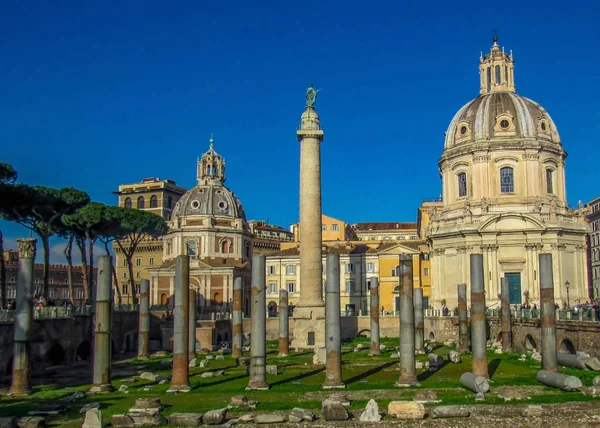 Tájékozódási Pontok Történelmi Városra Romjai Római Napos Tavasz Nap Olaszország — Stock Fotó
