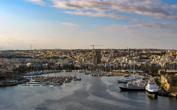 Panoramatický Pohled Valletty Slunečný Den Modrá Obloha Mraky Malta — Stock fotografie