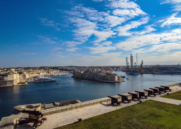 Nádherný Výhled Horních Zahrad Barrakka Zdravení Baterie Grand Harbour Valletta — Stock fotografie