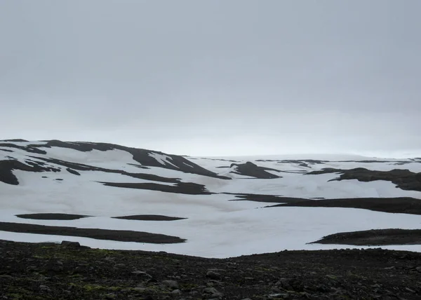Vulkanische Weiße Und Schwarze Landschaft Von Fimmvorduhals Mit Weißem Schnee — Stockfoto