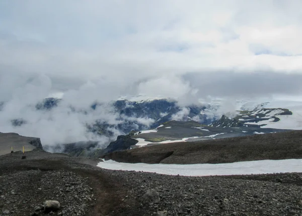 位于冰岛南部 Eyjafjallajokull Myrdalsjokull 之间的 Morinsheidi 高原周围的史诗般的景观 云中有山脉和冰川 — 图库照片