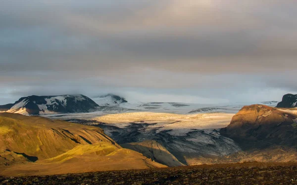 Paisagem Vulcânica Com Myrdalsjokull Terreno Deslumbrante Sob Céu Por Sol — Fotografia de Stock
