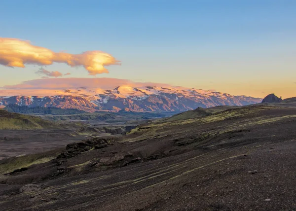 Vulkanische Landschap Met Eyjafjallajokull Myrdalsjokull Gletsjers Terrein Onder Avondrood Zomeravond — Stockfoto