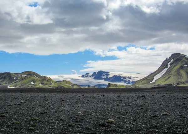 Потрясающий Вид Зеленые Горы Покрытые Мхом Снегом Ледник Myrdalsjokull Вулканической — стоковое фото