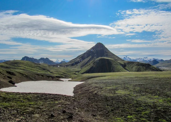 Cena Vale Verde Hvanngil Montanhas Vulcânicas Calota Gelo Myrdalsjokull Acima — Fotografia de Stock