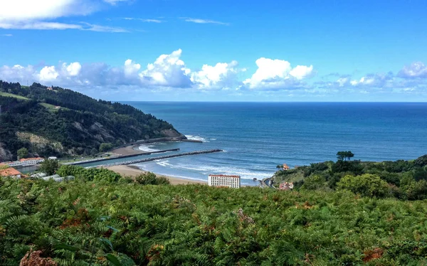 Wunderschöne Sonnige Landschaft Des Baskenlandes Über Dem Strand Von Deba — Stockfoto