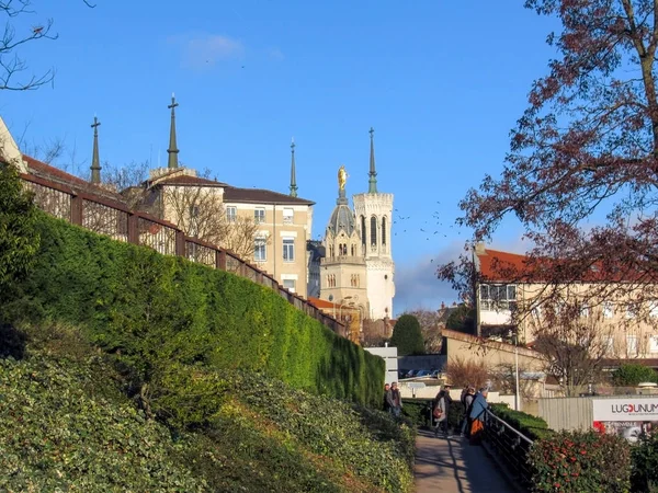 Basilikan Notre-Dame de Fourviere på Fourviere kulle i Lyon, Rhône-Alpes, Frankrike, Europa — Stockfoto