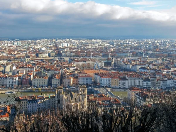 Lyon old town cityscape with cathedral St. Jean Baptiste in Vieux Lyon — Stock Photo, Image