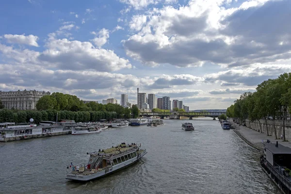 Tourist boat cruise on the Seine River in Paris — Stock Photo, Image