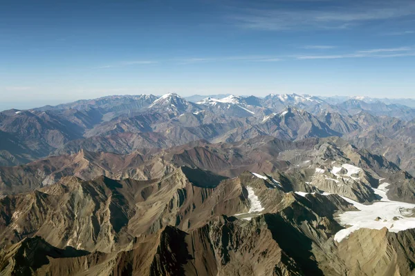 Peaks of the mountains covered with ice and snow — Stock Photo, Image