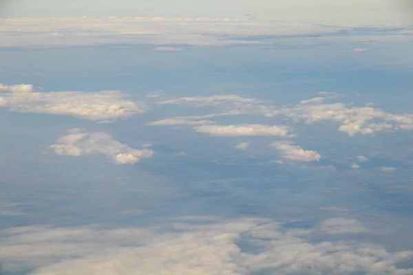 Luftaufnahme der amerikanischen Landschaft, Ackerland aus dem Flugzeug mit grünen landwirtschaftlichen Feldern — Stockfoto