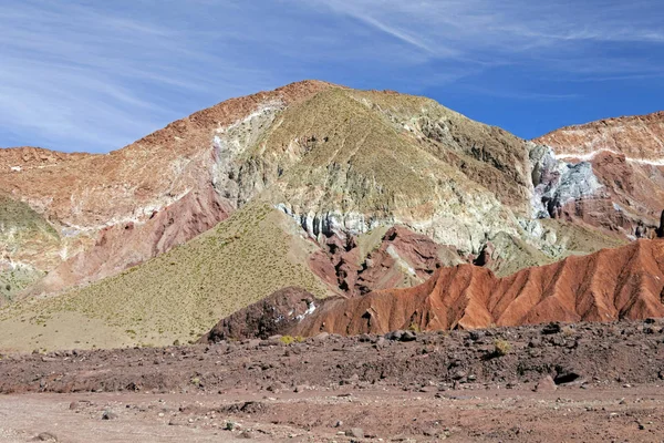 De Valle del Arcoiris regenboog vallei in Atacama woestijn, Chili — Stockfoto