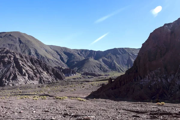 De Valle del Arcoiris regenboog vallei in Atacama woestijn, Chili — Stockfoto