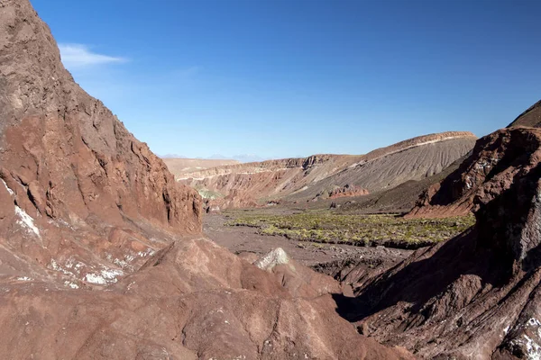 De Valle del Arcoiris regenboog vallei in Atacama woestijn, Chili — Stockfoto