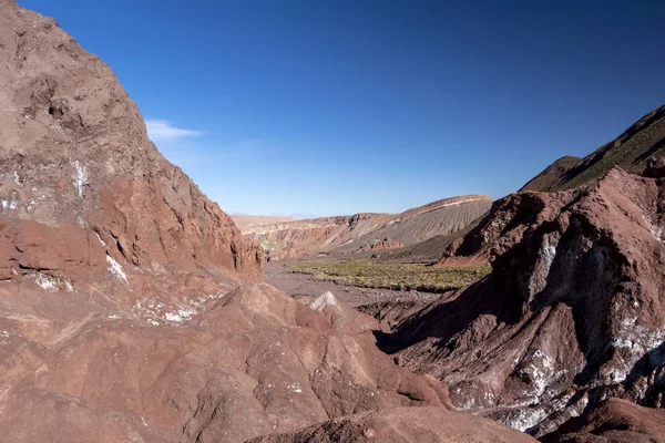 De Valle del Arcoiris regenboog vallei in Atacama woestijn, Chili — Stockfoto