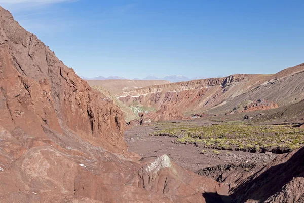 De Valle del Arcoiris regenboog vallei in Atacama woestijn, Chili — Stockfoto