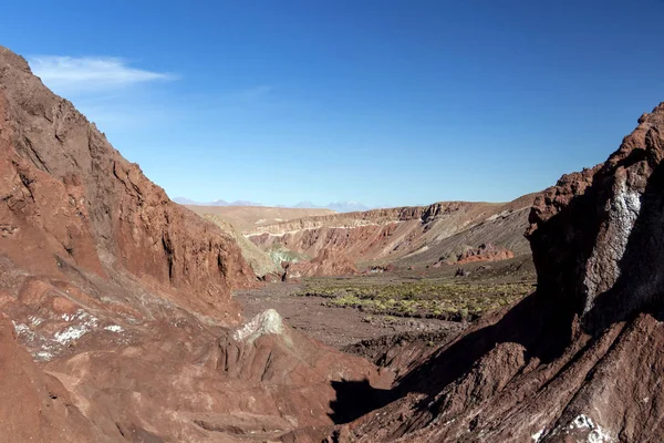 De Valle del Arcoiris regenboog vallei in Atacama woestijn, Chili — Stockfoto